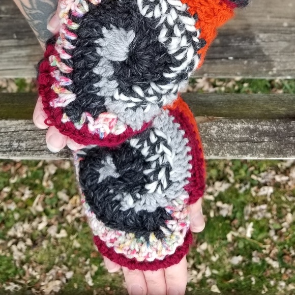 Fingerless Gloves Crochet Handmade - Picture 6 of 6